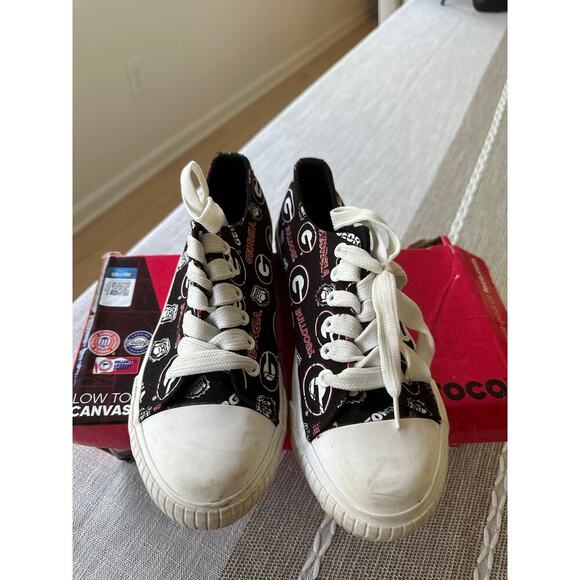 EUC Georgia Bulldogs Low Top Repeat Print Canvas shoes Size 7(059) - Picture 1 of 2